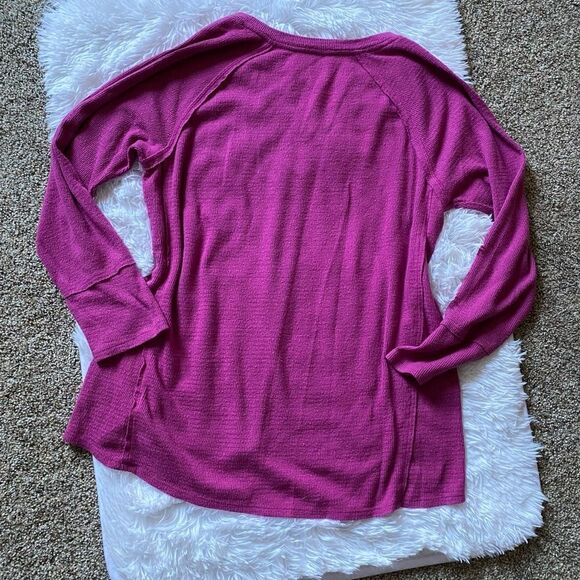 Wildfox Haley Brushed Thermal Waffle Top
Lightweight Vneck Long Sleeves Medium - Picture 5 of 6